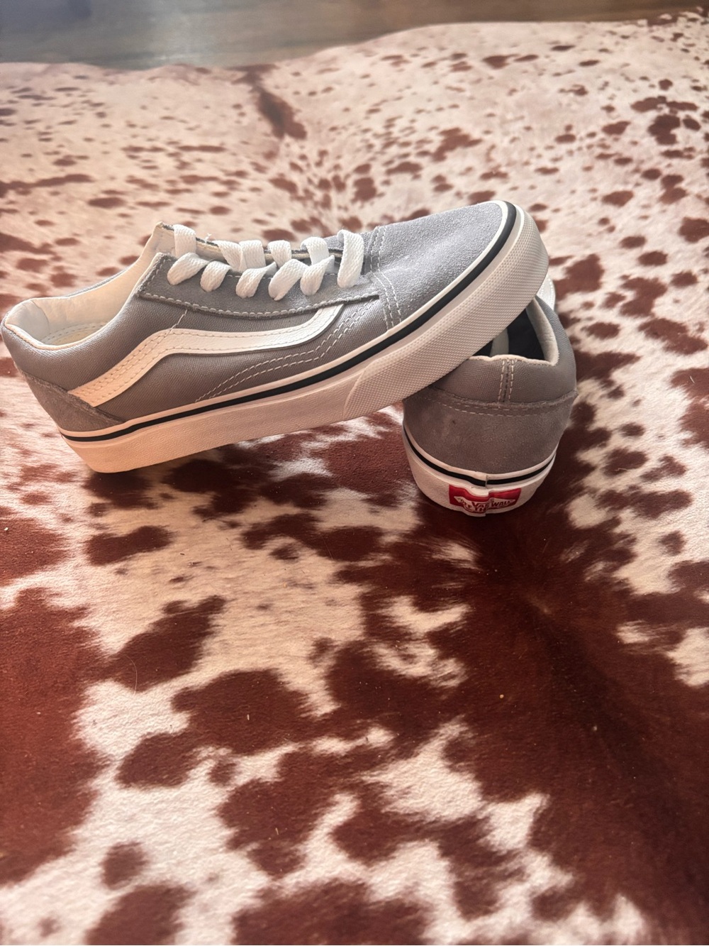 Vans Gray and White Old Skool Low-Top Sneakers size 2.5 NWT never worn